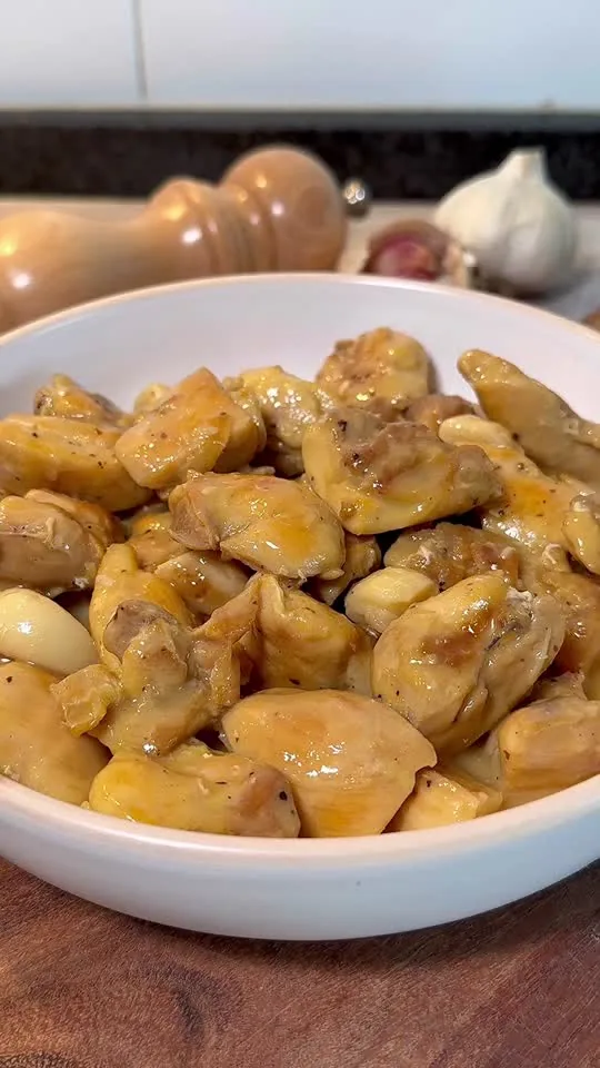 Pollo al Ajillo con Salsa Cremosa