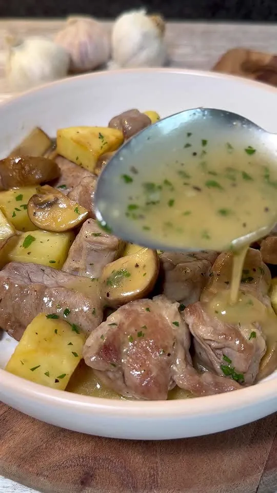Solomillo al Ajillo con Champiñones