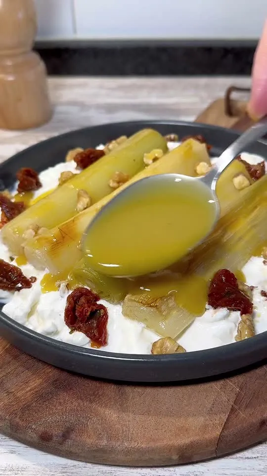 Ensalada de puerros y burrata