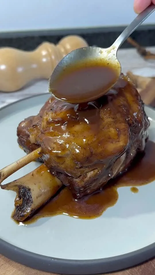 Codillo de Cerdo Estofado Súper Tierno