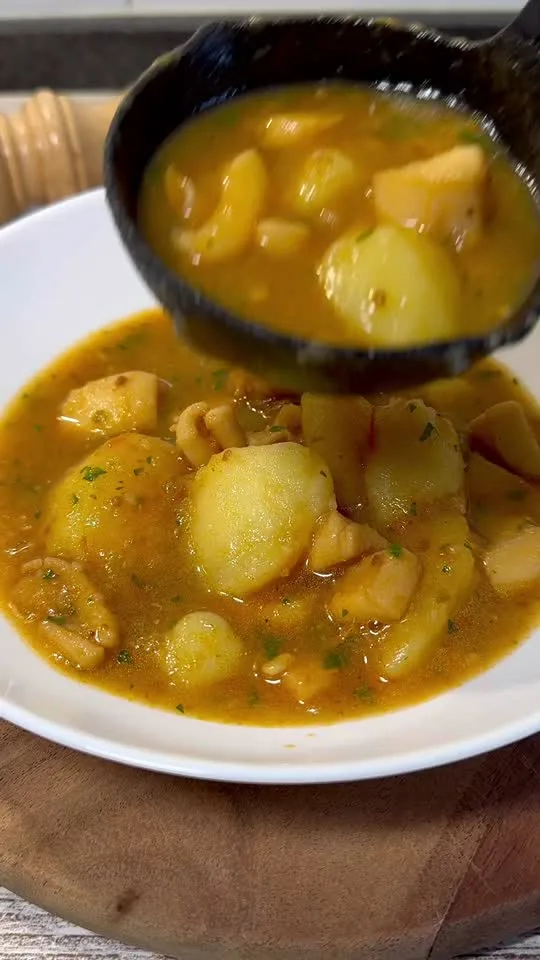 Guiso de Sepia con Patatas (Papas con Choco)