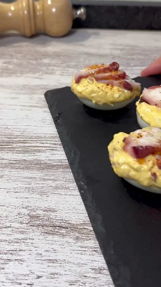 Huevos Rellenos de Pulpo