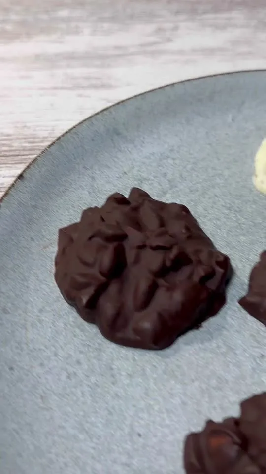 Rocas de Chocolate y Frutos Secos para Navidad