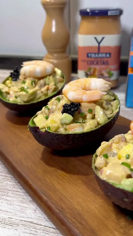 Aguacate Relleno con Cóctel de Langostinos