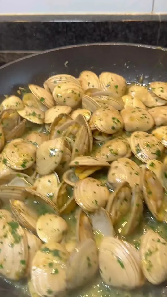 Almejas en salsa verde