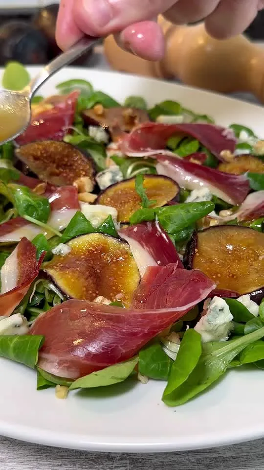 Ensalada de Higos, Jamón Serrano y Queso Azul